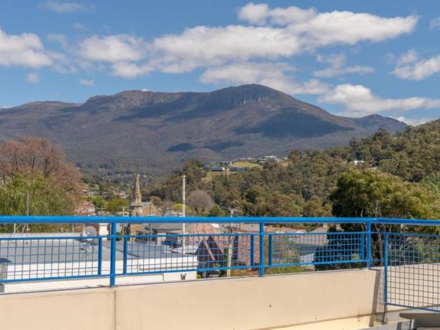 2 Bedroom Apartment South Hobart, 102759867