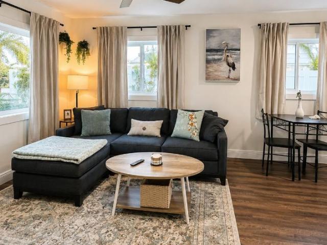 2 bedroom, Saint Petersburg FL 33705 106215988