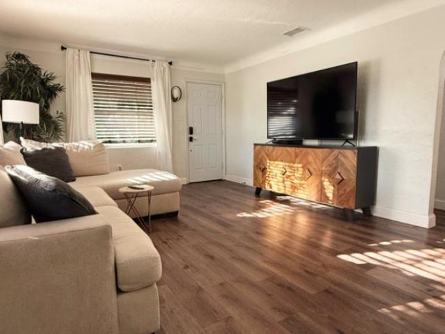 2 bedroom, Saint Petersburg FL 33705 LS105523543