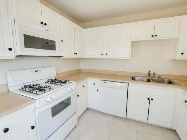 2 bedroom, San Diego CA 92105 106218874