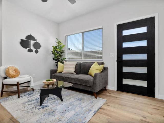 2 bedroom, San Diego CA 92117 106023966
