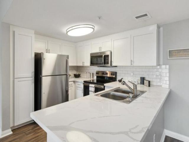 2 bedroom, San Diego CA 92110 105838810