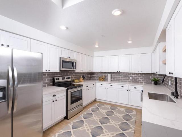 2 bedroom, Santa Clarita CA 91321 104335994