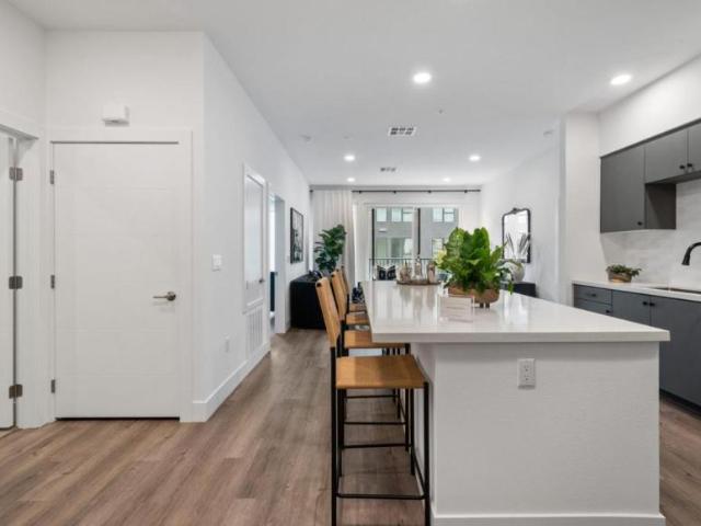 2 bedroom, Santa Ana CA 92701 105987594