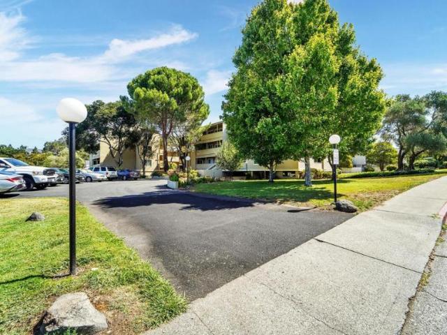 2 bedroom, Santa Rosa CA 95405 106217514
