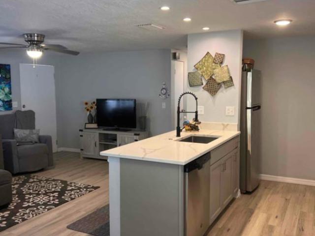2 bedroom, Sarasota FL 34235 105899013