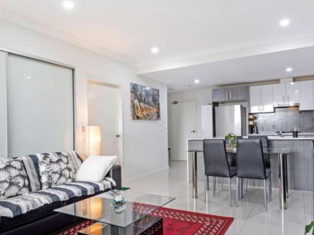 2 Bedroom Apartment Seven Hills, 102773071