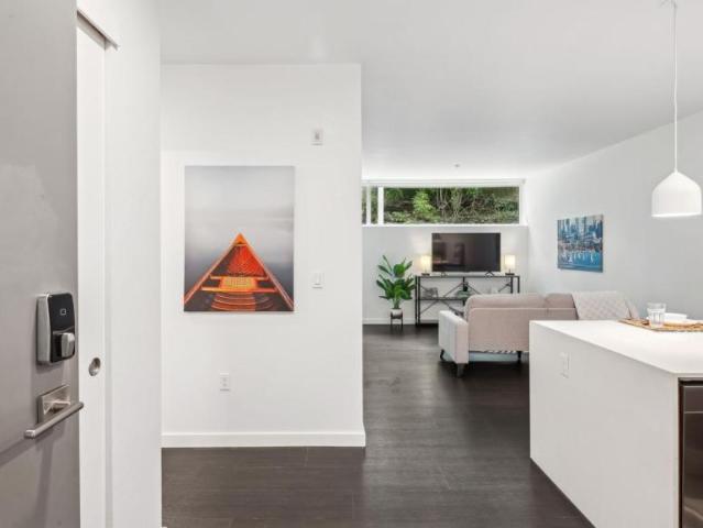 2 bedroom, Seattle WA 98102 LS103470323