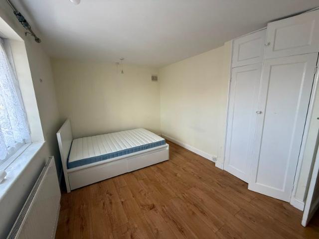 2 Bedroom Second Floor Flat – East Ham, E6