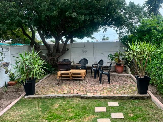 2 Bedroom Sectional Title To Let in West Beach