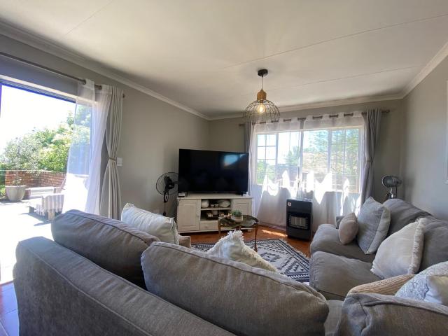 2 Bedroom Sectional Title To Let in Rietvalleirand