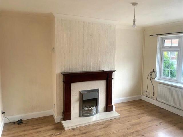 2 Bedroom Semi Detached Available Arranging tenancy