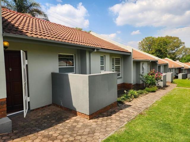 2 Bedroom semi detached to rent in Magaliessig, Sandton