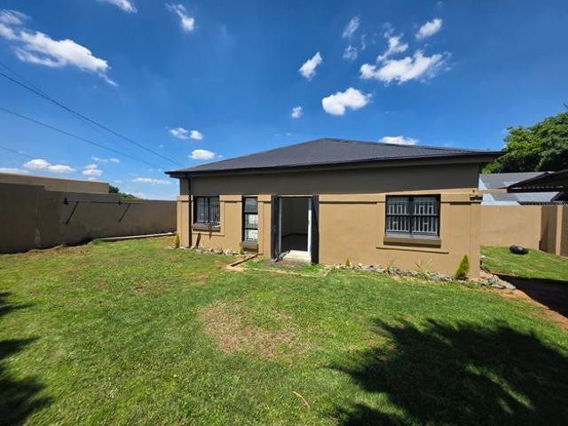 2 Bedroom semi detached to rent in Florida, Roodepoort