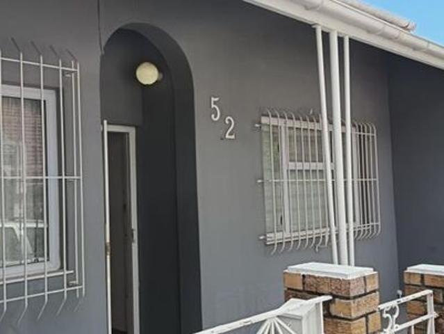 2 Bedroom semi detached to rent in Woodstock, Cape Town