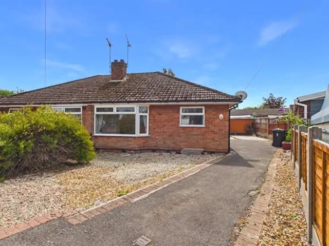 2 Bedroom Semi Detached Bungalow To Rent In Findon Close, Bulkington, Bedworth, CV12