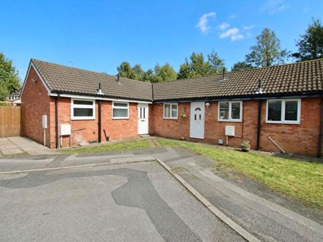 2 Bedroom Semi Detached Bungalow To Rent In Warren Drive, Leicester, Leicestershire, LE4