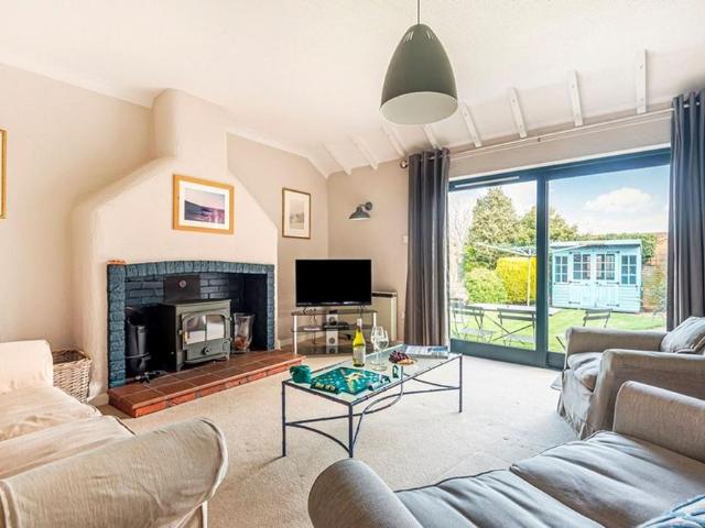 2 bedroom semi detached bungalow to rent