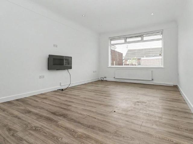 2 bedroom semi detached bungalow to rent