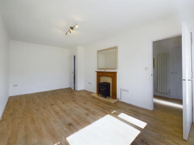 2 bedroom semi detached bungalow to rent