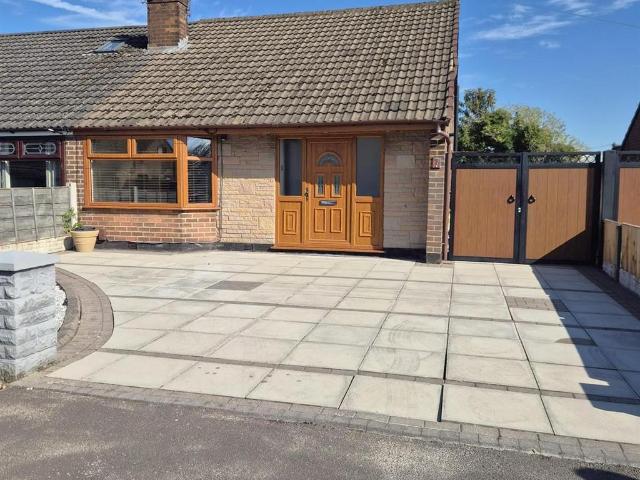 2 bedroom semi detached bungalow to rent