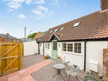 2 bedroom semi detached bungalow to rent
