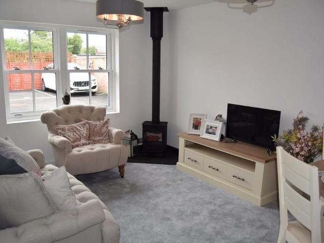 2 bedroom semi detached bungalow to rent