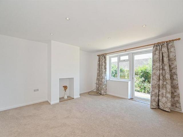 2 bedroom semi detached bungalow to rent