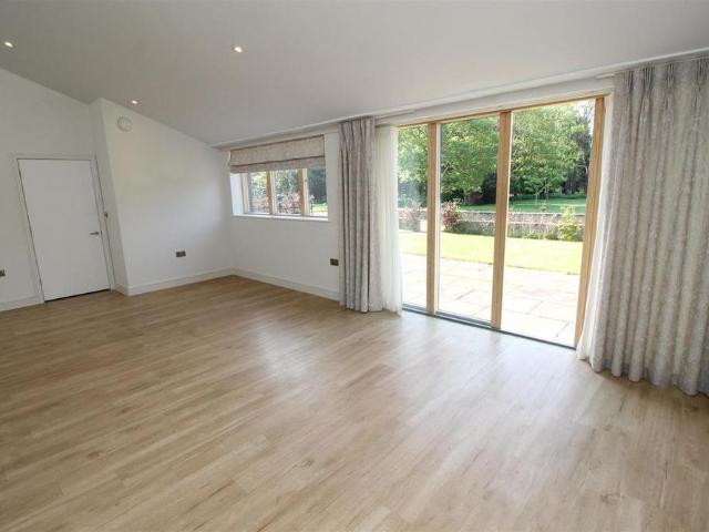 2 bedroom semi detached bungalow to rent