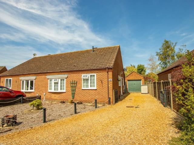 2 bedroom semi detached bungalow to rent