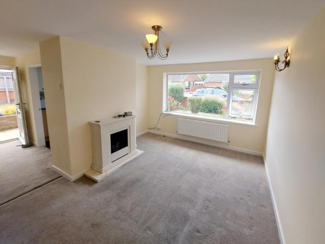 2 bedroom Semi detached bungalow to rent