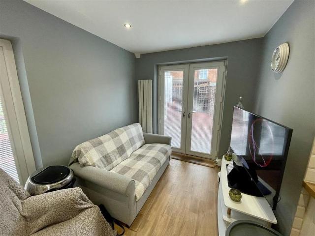 2 bedroom semi detached bungalow to rent