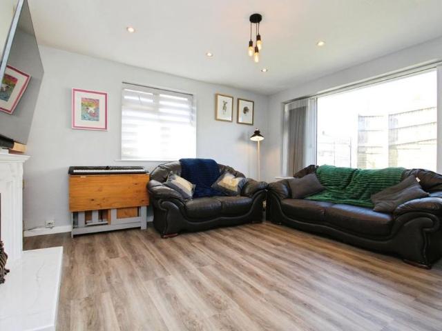 2 bedroom semi detached bungalow to rent