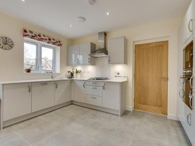 2 bedroom semi detached bungalow to rent
