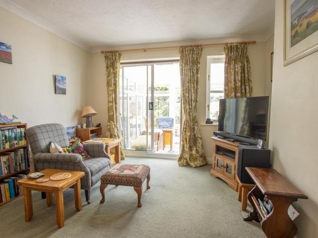 2 bedroom semi detached bungalow to rent