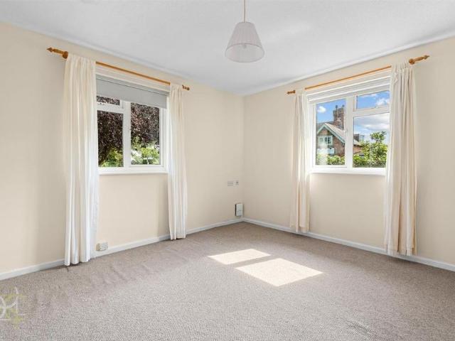 2 bedroom semi detached bungalow to rent