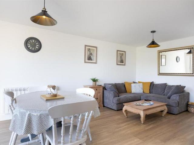 2 bedroom semi detached bungalow to rent