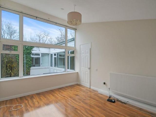 2 bedroom semi detached bungalow to rent