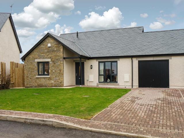 2 bedroom semi detached bungalow to rent