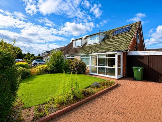 3 bedroom semi detached bungalow for sale