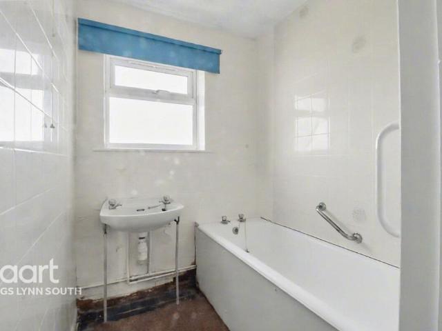 2 bedroom semi detached bungalow for sale