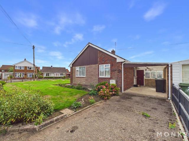 2 bedroom detached bungalow for sale