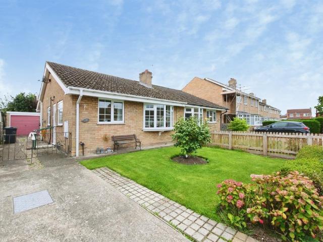 2 bedroom semi detached bungalow for sale
