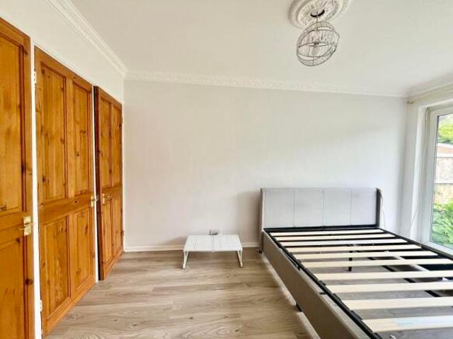 2 bedroom semi detached bungalow for sale in Faesten Way, Bexley, DA5