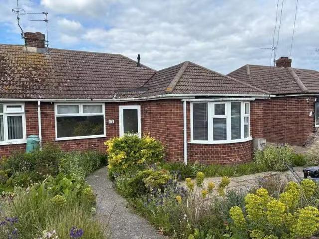 2 bedroom semi detached bungalow for rent in Ashley Road, Harw.