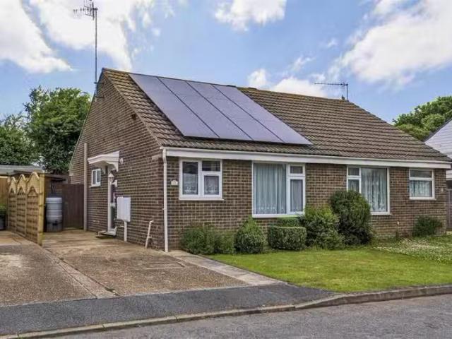 2 bedroom semi detached bungalow for rent in Balmoral Close, S.