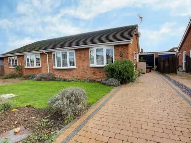 2 bedroom semi detached bungalow for rent in Laurel Close, Cla.