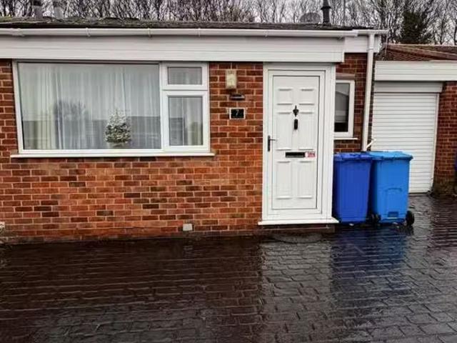 2 bedroom semi detached bungalow for rent in Malcolm Grove, Li.