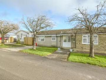 2 bedroom semi detached bungalow for rent in Overdale Park, Sk.