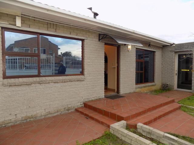 2 Bedroom semi detached cottage to rent in Valhalla, Goodwood